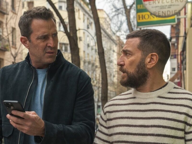 reparto completo de machos alfa