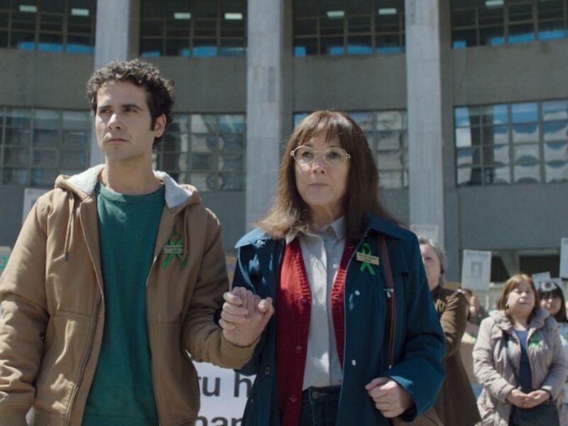 Qué reveló el sacerdote en Alguien tiene que saber