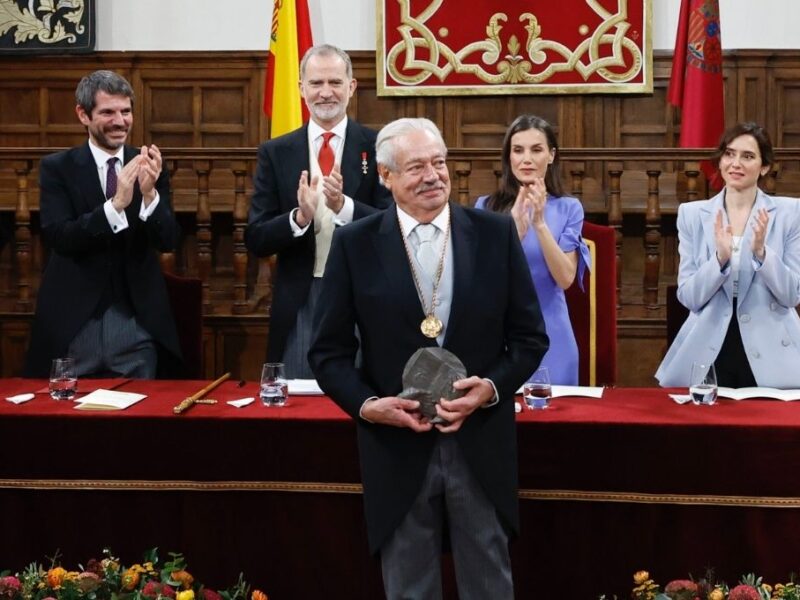 gonzalo celorio recibe el premio cervantes 2025