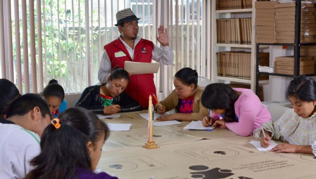 La SEP suspende clases en estados de México por el Día del Maestro