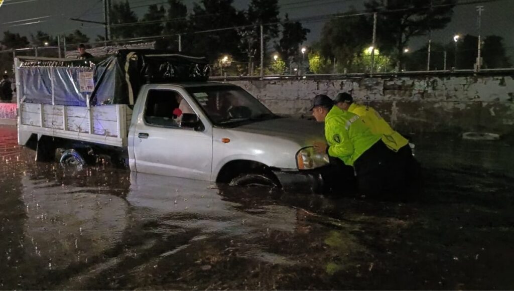 Lluvias CDMX daños automóviles