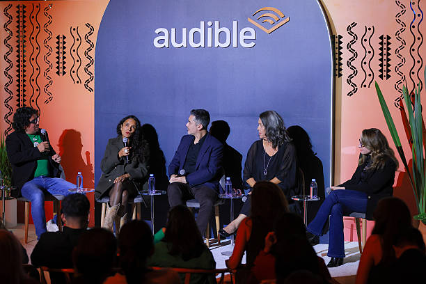 Creadores y artistas latinos reunidos en el evento Audible Voces en México