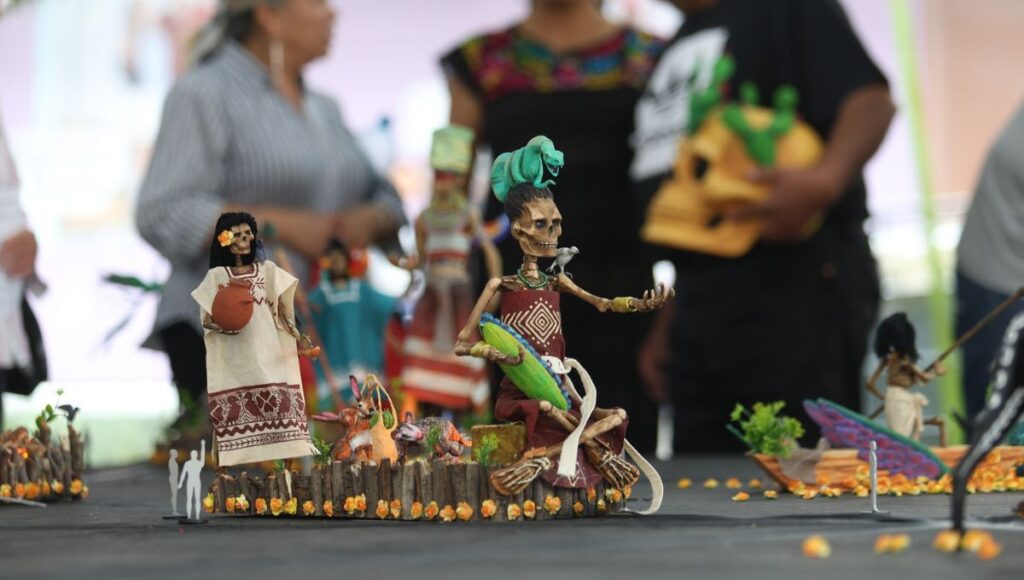 ¿Cuándo se instala la Mega Ofrenda en el Zócalo de la CDMX 2025?