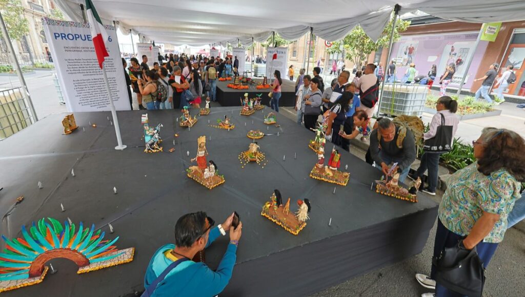¿Cuándo se instala la Mega Ofrenda en el Zócalo de la CDMX 2025?