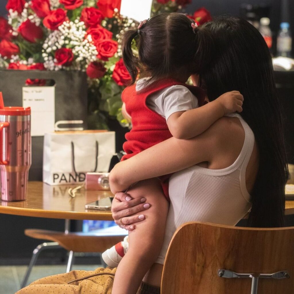 La razón por la que Cazzu vino a México sin su hija Inti