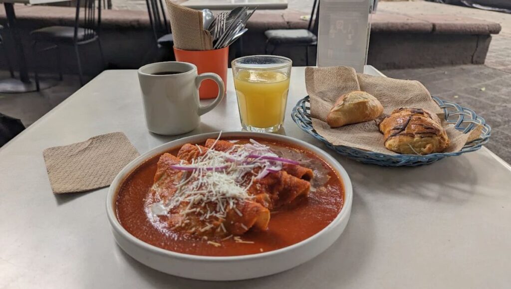 Restaurantes en la CDMX con descuento INAPAM por el Día del Abuelo