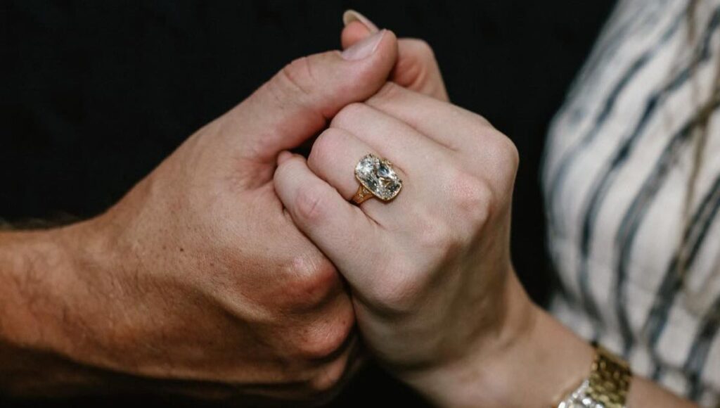 Precio del anillo de compromiso de Taylor Swift
