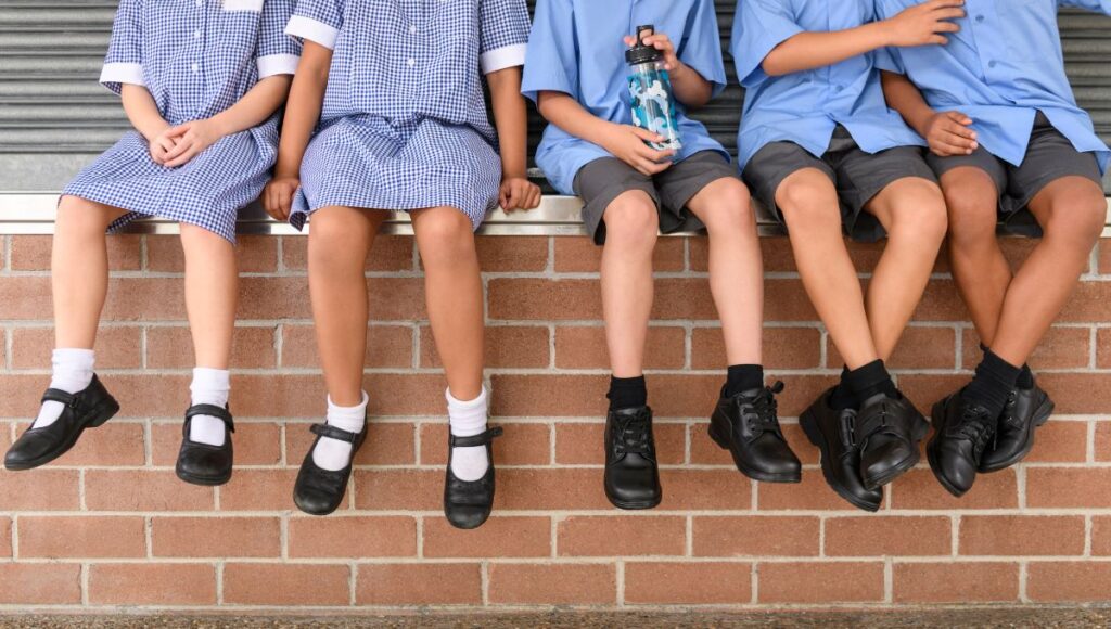dónde comprar zapatos escolares baratos