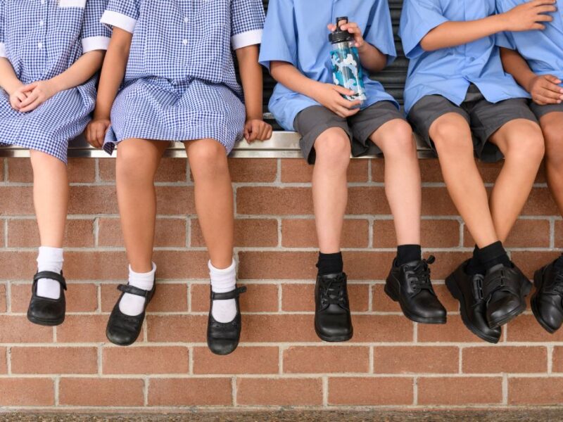 dónde comprar zapatos escolares baratos
