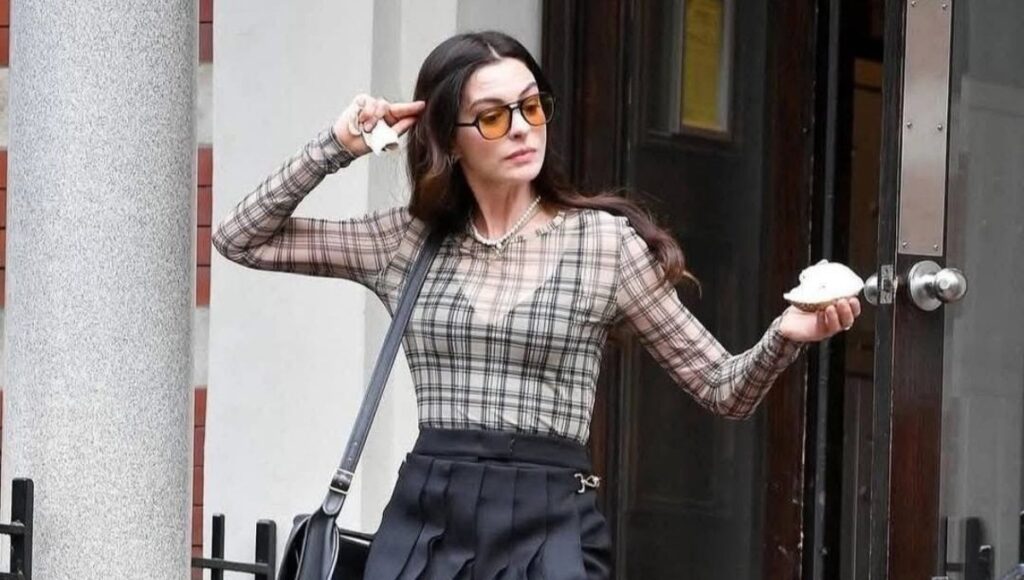 Caída de Anne Hathaway detrás de cámaras en El diablo viste a la moda 2