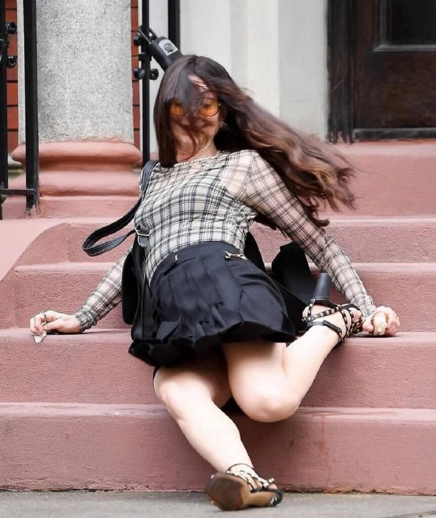 caída de Anne Hathaway en El diablo viste a la moda 2