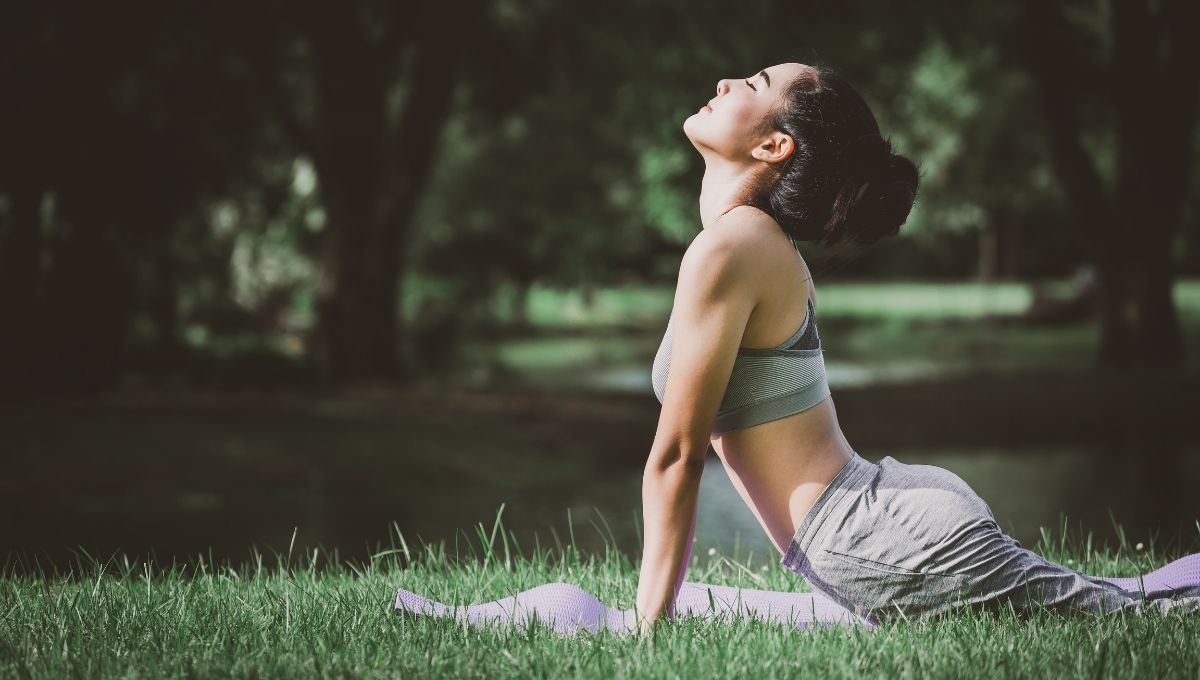 estas 5 posiciones de yoga te ayudaran a tener equilibrio