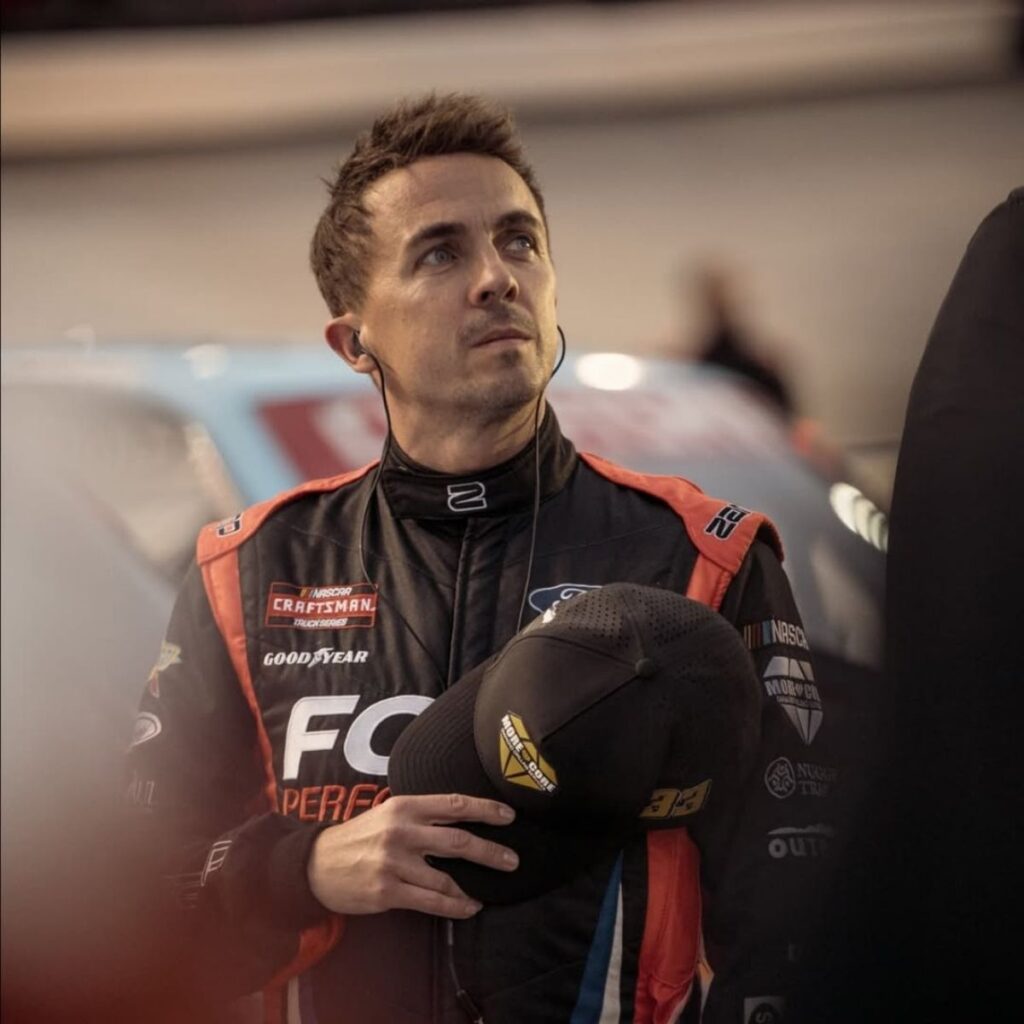 frankie muniz sufre accidente que lo saca del automovilismo