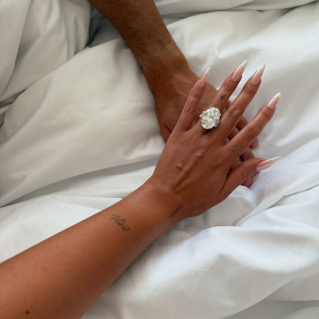 georgina rodriguez presume el anillo de compromiso que le dio cristiano ronaldo