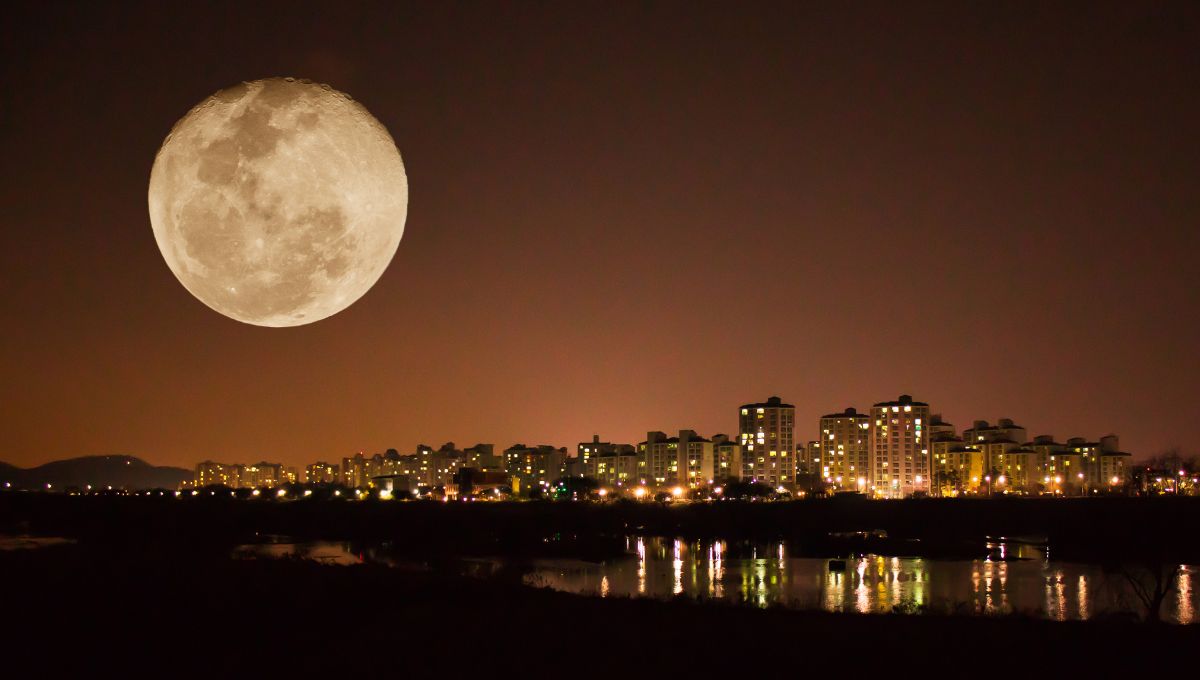 Calendario de eventos astronómicos con super luna de la cosecha y lluvia de estrellas en octubre 2025