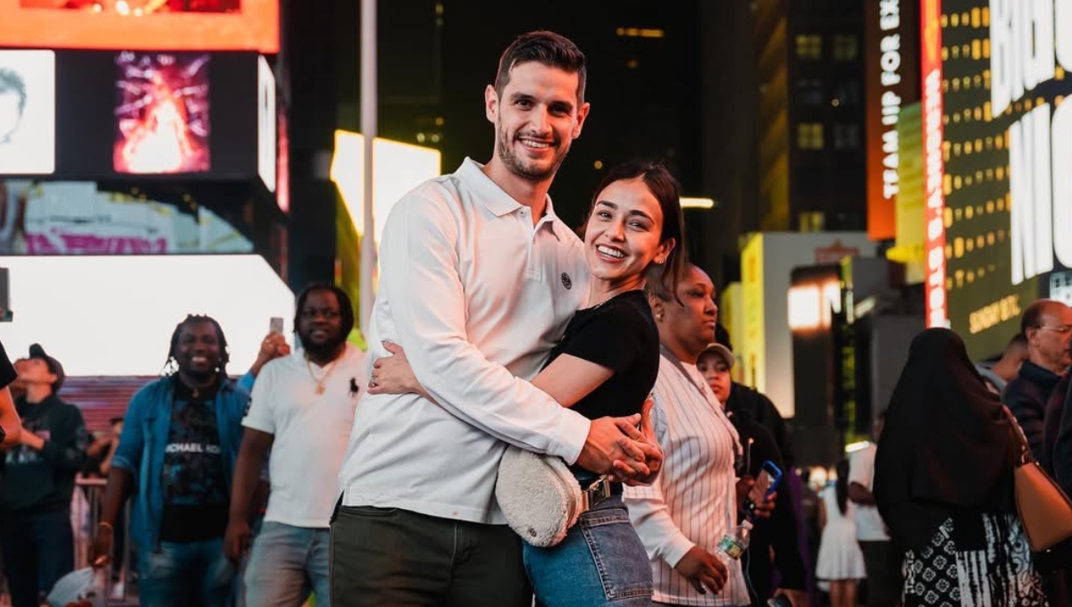 Esposa de Adrián Marcelo se muestra con anillo