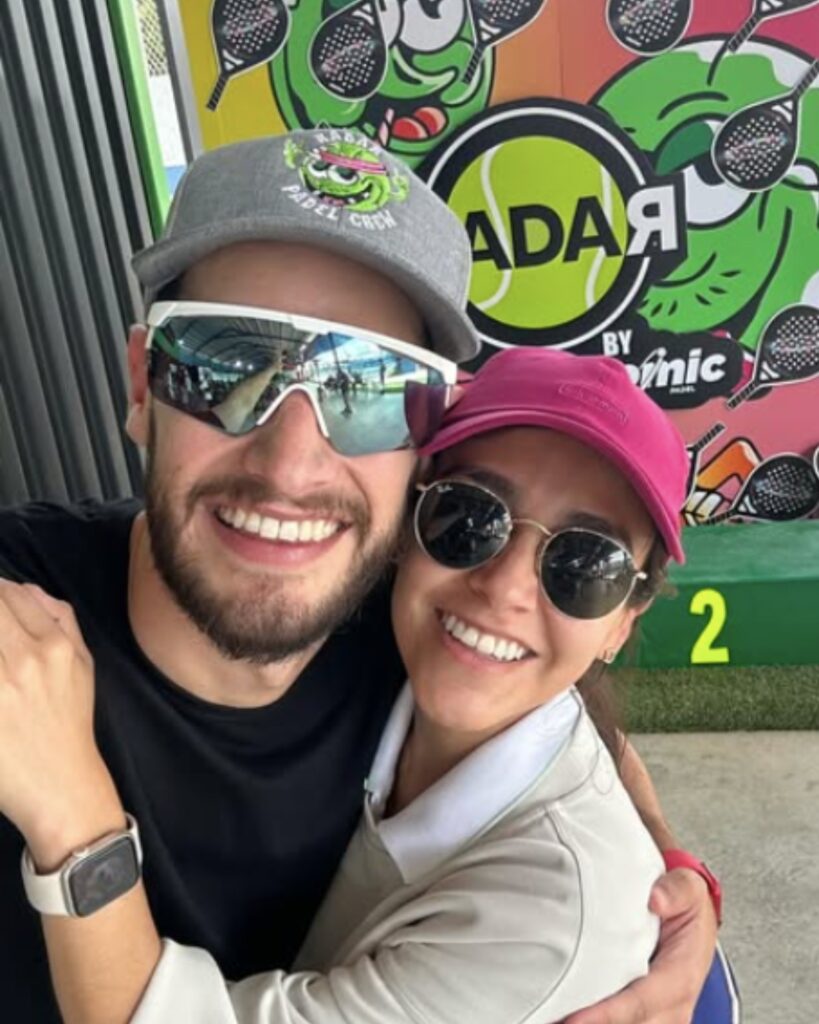 Esposa de Adrián Marcelo aparece con su anillo.