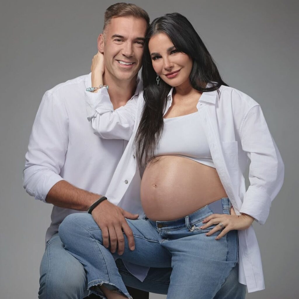Así fue la revelación de género de Martha Higareda y Lewis Howes