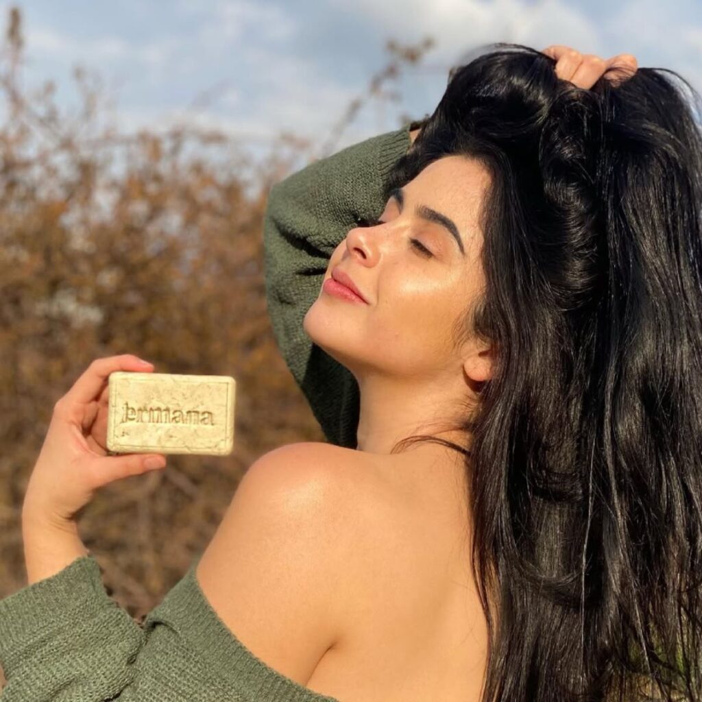 Precios y dónde comprar el shampoo de Lupita Villalobos