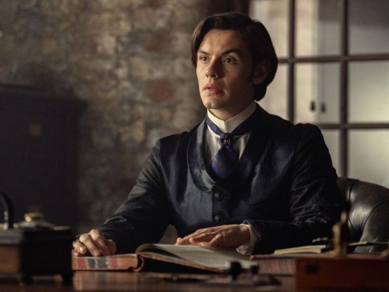 de que trata la serie la casa guinness del creador de peaky blinders