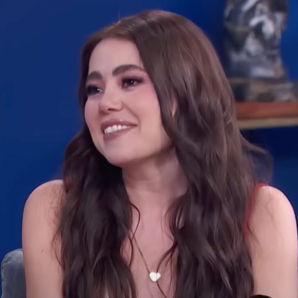 mariana botas se arrepiente de contar su beso con drake bell
