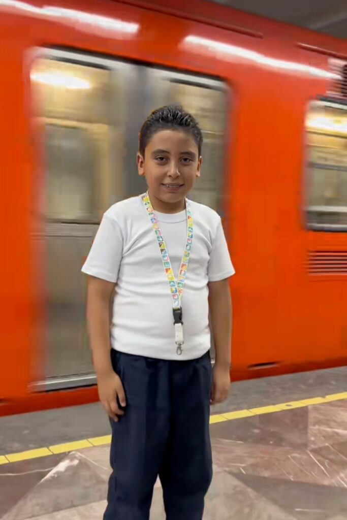 mateo el niño fan del metro de la cdmx