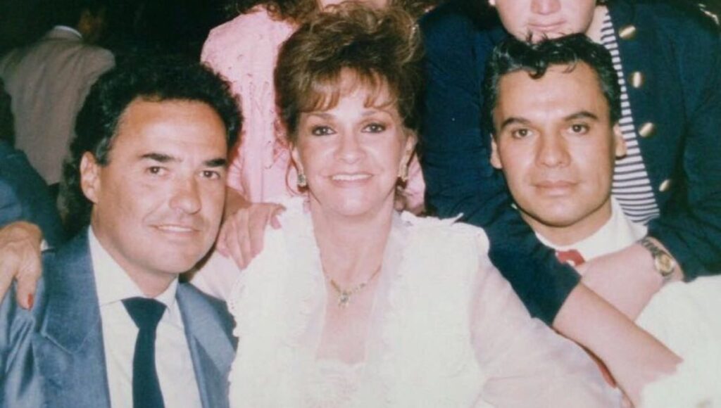 Quién es María de la Paz Arcaraz, la manager de Juan Gabriel que le escribió una canción
