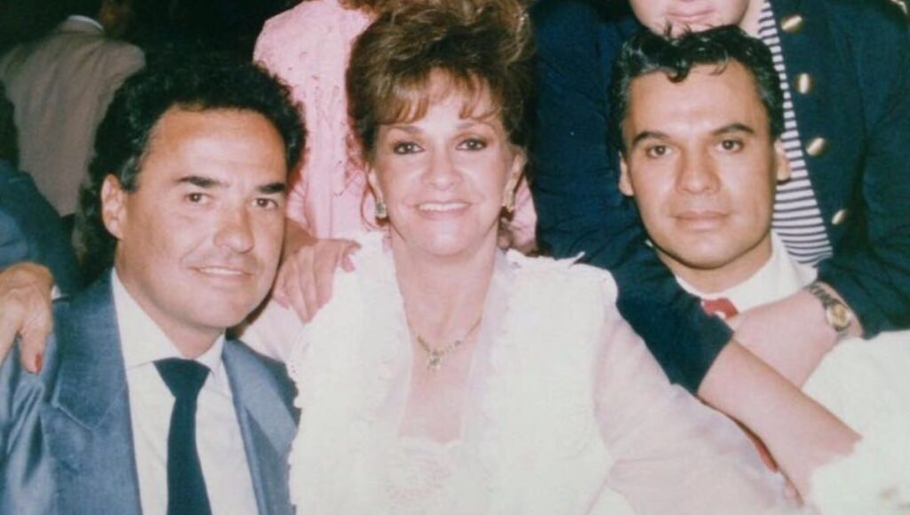 Quiénes son los managers de Juan Gabriel