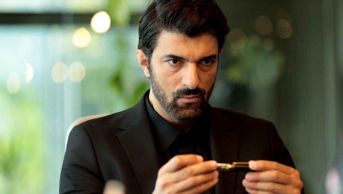 Edad, estatura y pareja de Engin Akyürek actor de la serie Amor y riqueza de Netflix