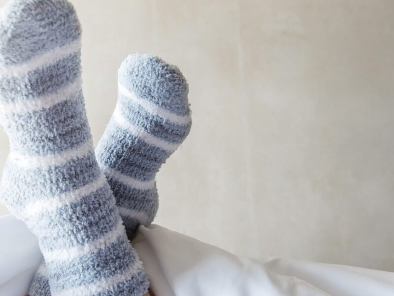Psicología detrás de dormir con calcetines