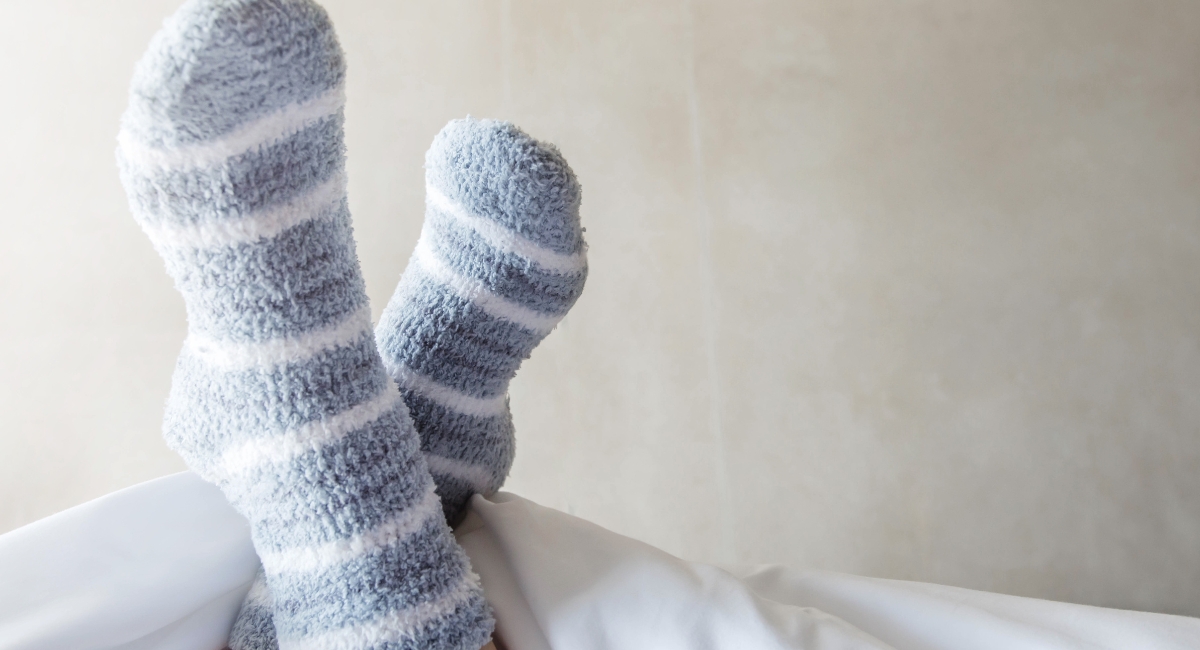Psicología detrás de dormir con calcetines