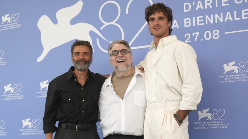 Guillermo del Toro, Jacob Elordi y Oscar Isaac en la premiere Frankenstein de la CDMX