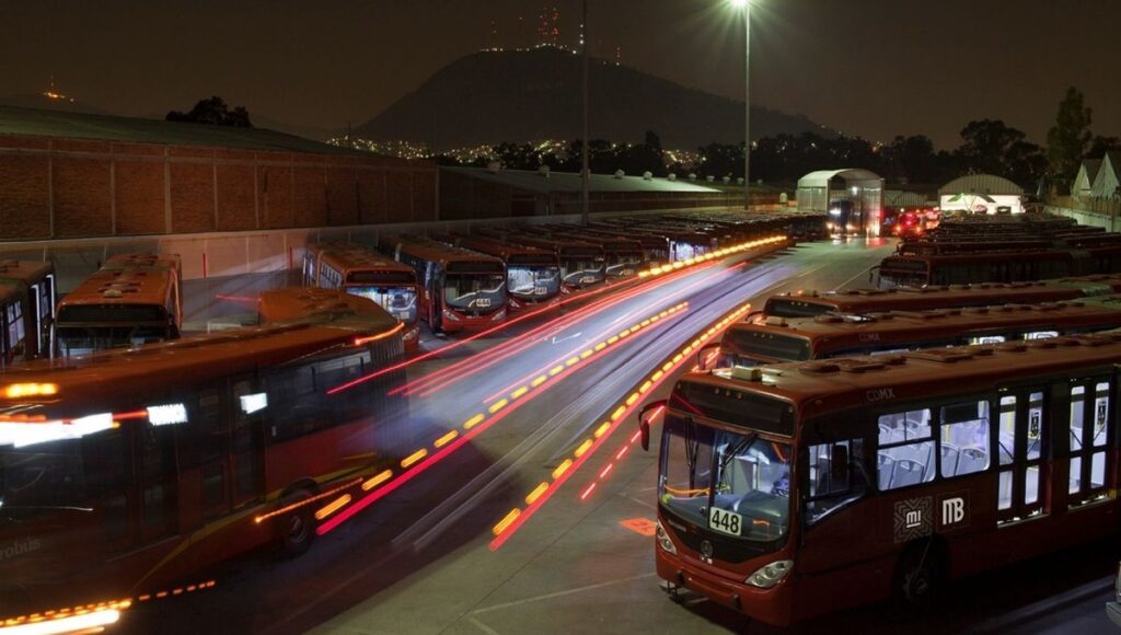 que lineas de metrobus de cdmx tiene horario nocturno