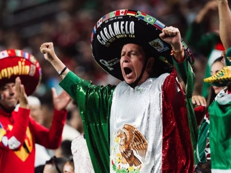 quien es y a que se dedica caramelo el aficionado de mexico