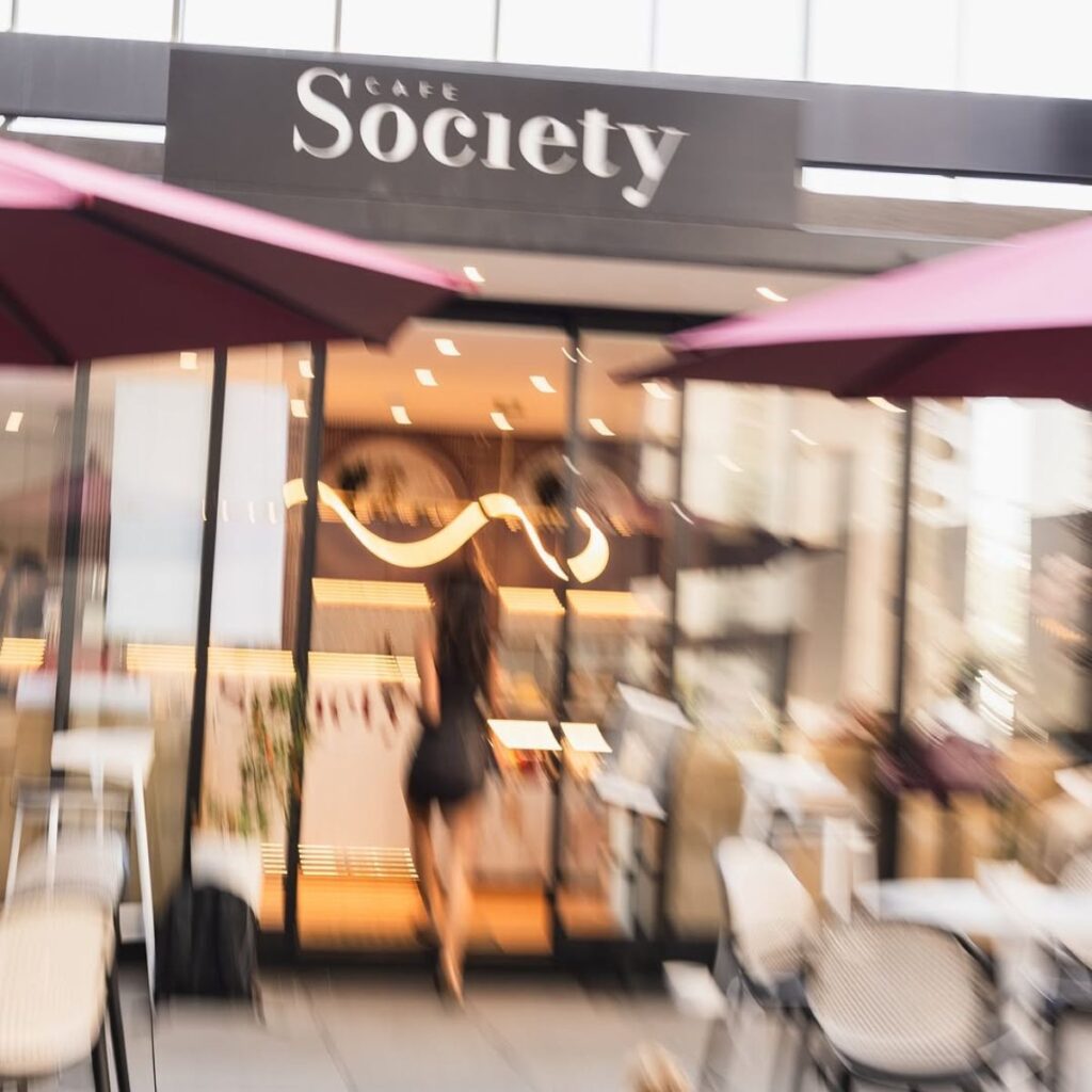 Precios y dónde comprar el matcha en colaboración de Alexandra Saint Mleux con Café Society