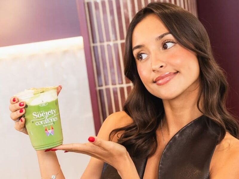 Precios y dónde comprar el matcha en colaboración de Alexandra Saint Mleux con Café Society
