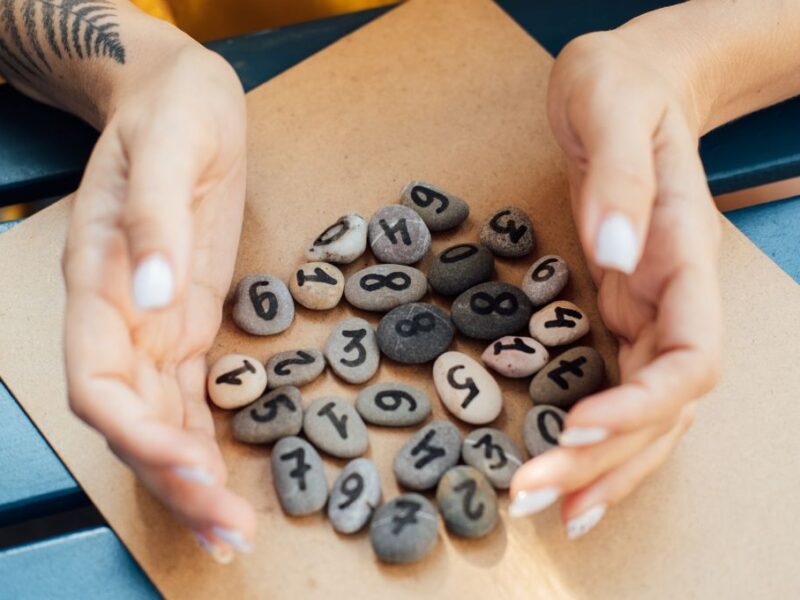 Los números de la suerte por signo zodiacal de hoy 18 de noviembre 2025