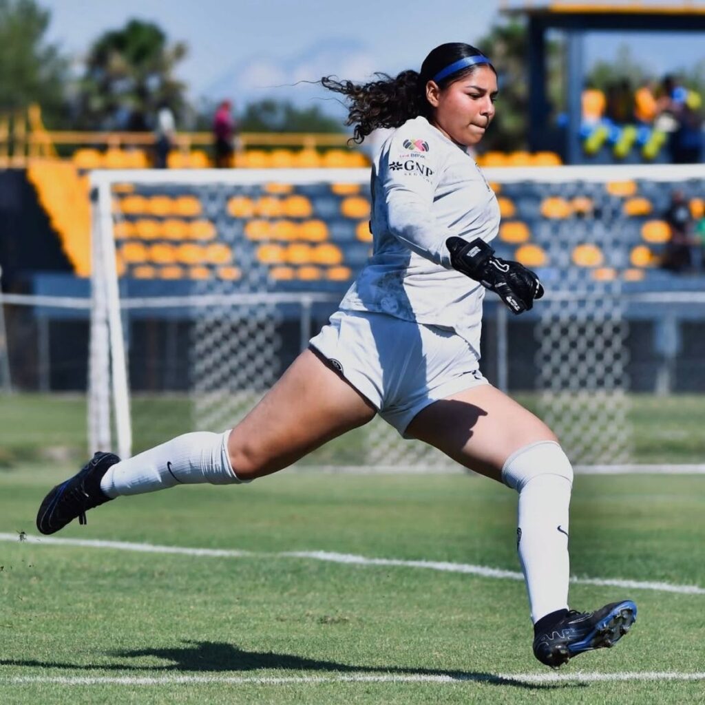 en que equipo juega valentina murrieta