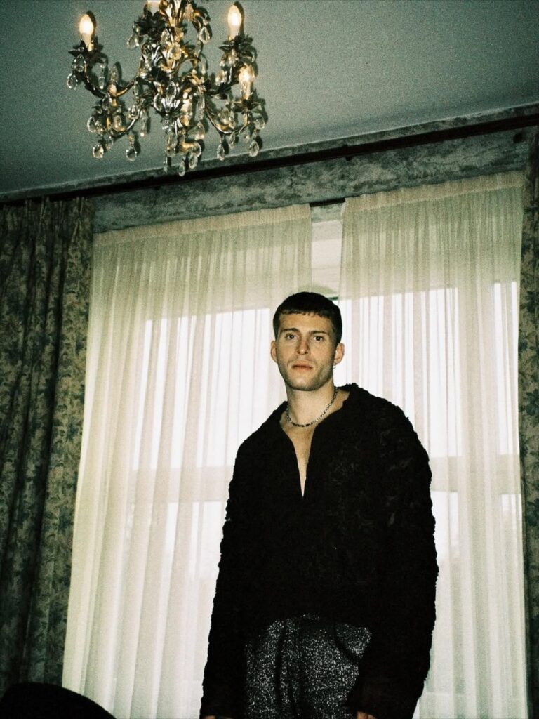 Quién es Cyril Vega en Maxton Hall