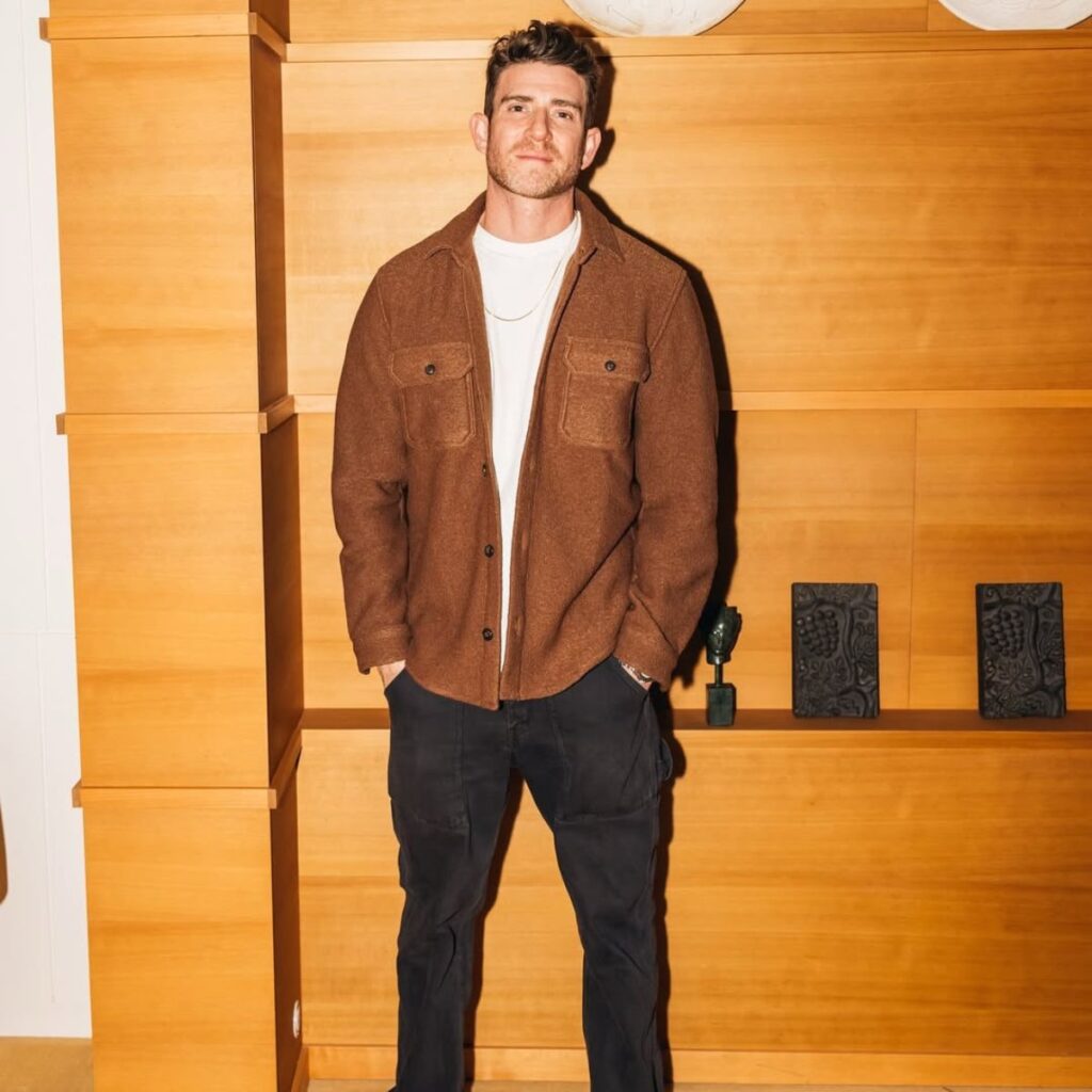 Edad, estatura y pareja de Bryan Greenberg de Emily in Paris 5