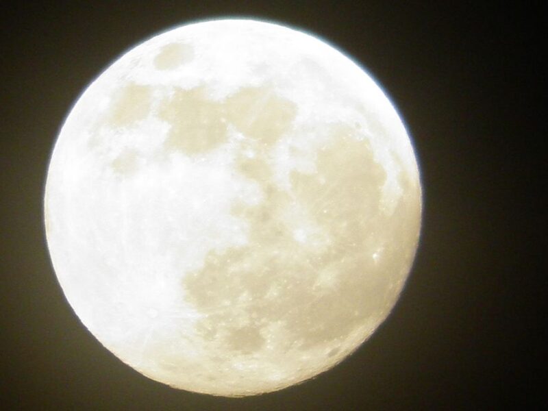 A qué hora y cómo ver la última Luna Llena de 2025 en México