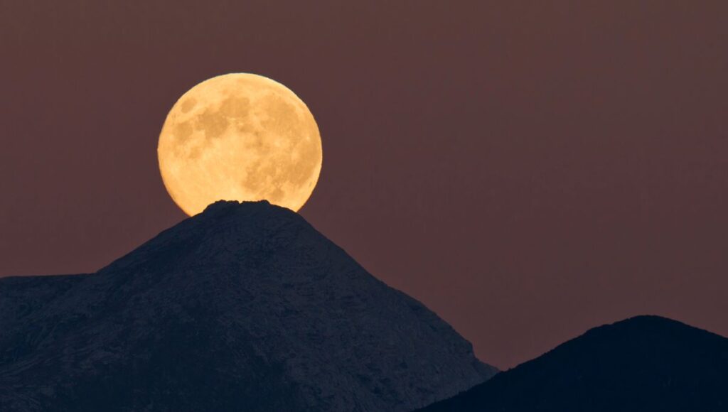 A qué hora y cómo ver la última Luna Llena de 2025 en México