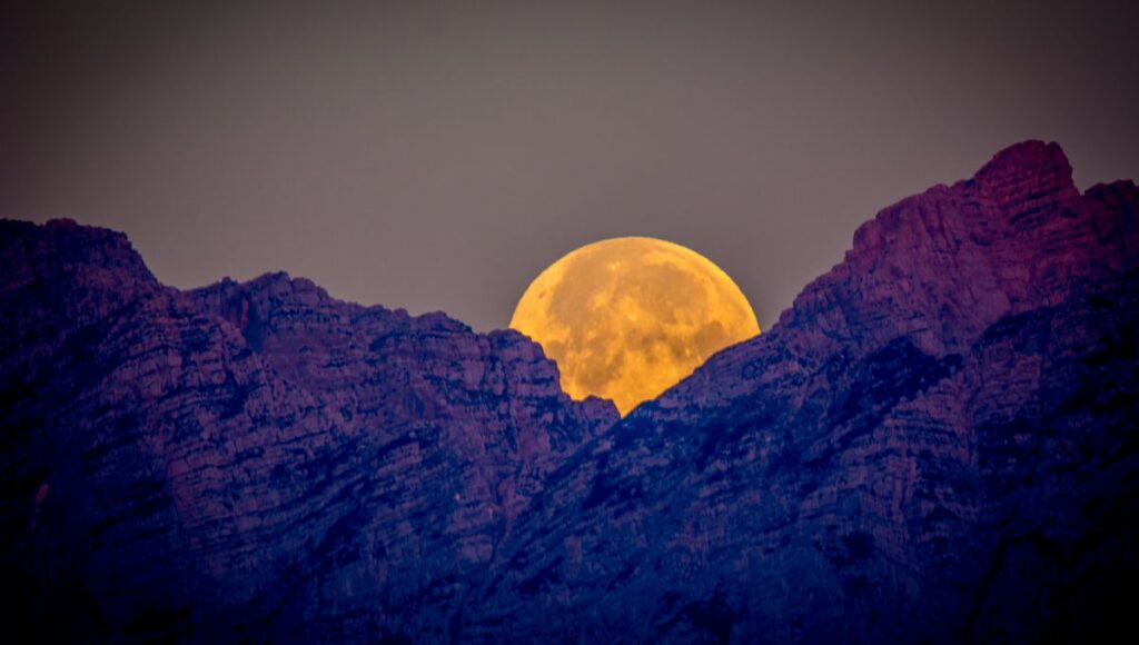 A qué hora y cómo ver la última Luna Llena de 2025 en México