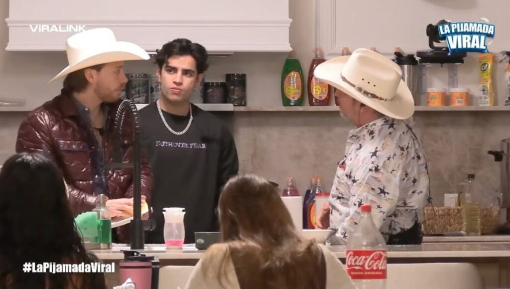 Pelea de Konan y Doña Alegría en La Pijamada Viral