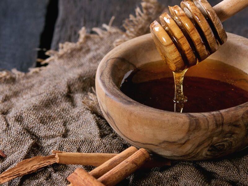 Ritual de canela con miel para hacer en año nuevo