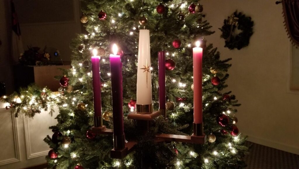 Significado de la vela blanca en la Corona de Adviento