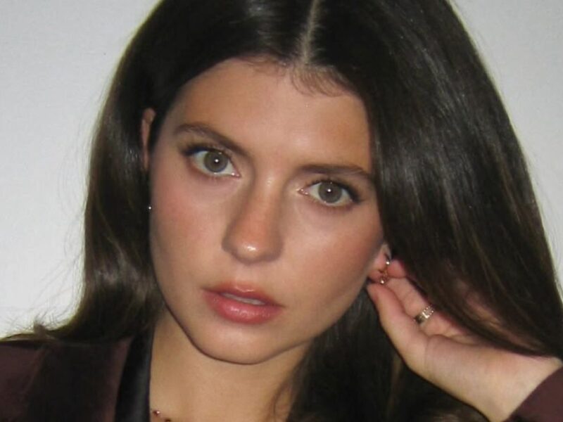 Quién es la actriz de Gente que conocemos en vacaciones