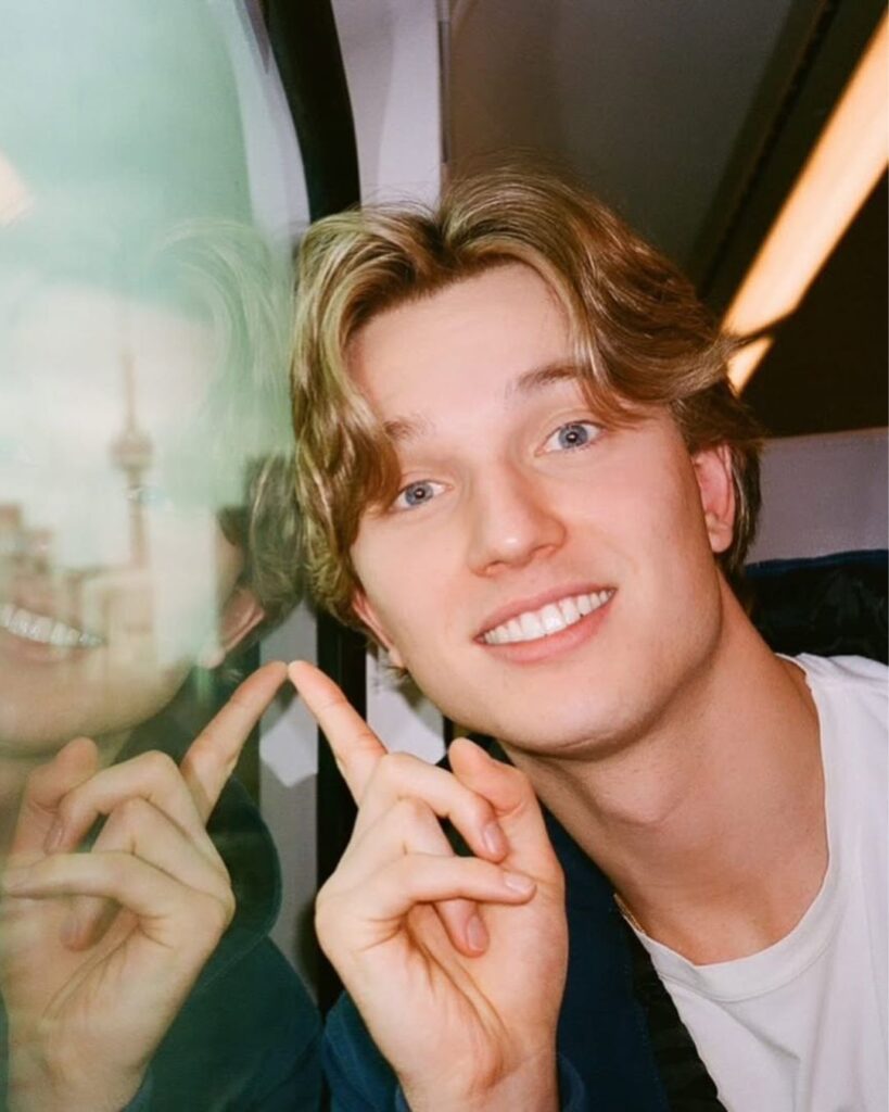 Mejores fotos de Cale Ambrozic de Bailando sobre hielo