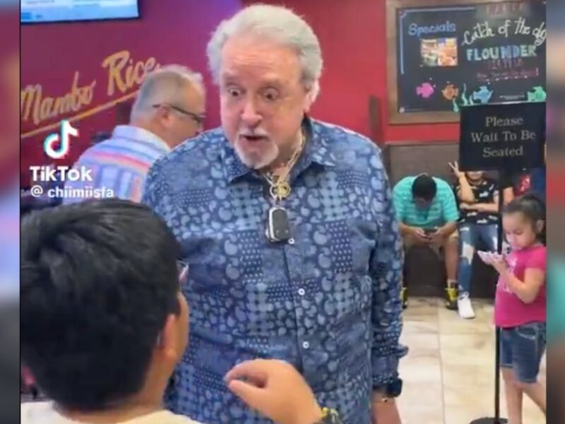 critican a carlos villagran por broma a niño