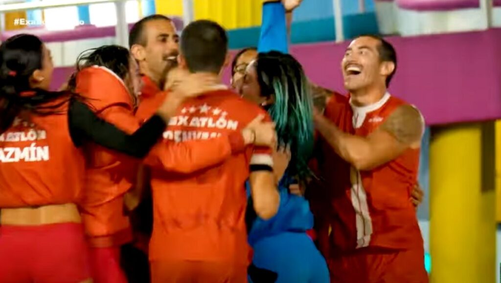 valery carranza festeja con los rojos en exatlon mexico